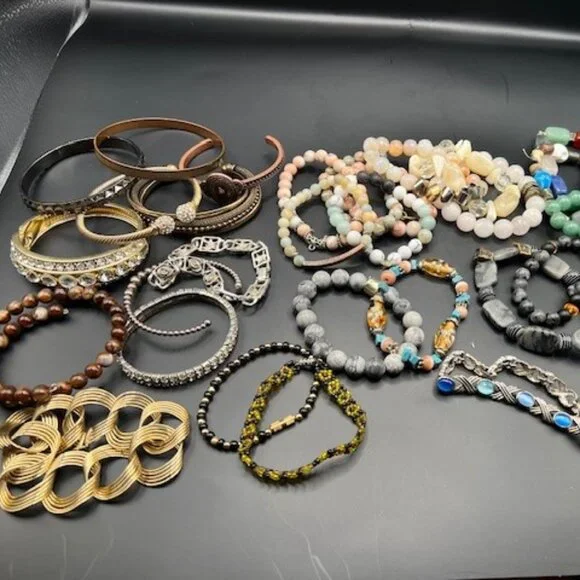 New Year's Eve Show Bundles - Pick 1 Beauty Bundle and get TWO Jewelry Items! - Picture 15 of 16